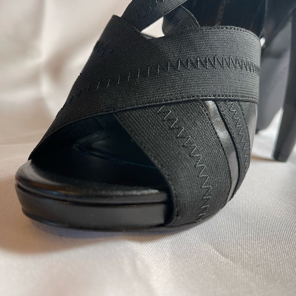 NWT Black BCBG Platform heels. Beautiful shoe. - Picture 3 of 8